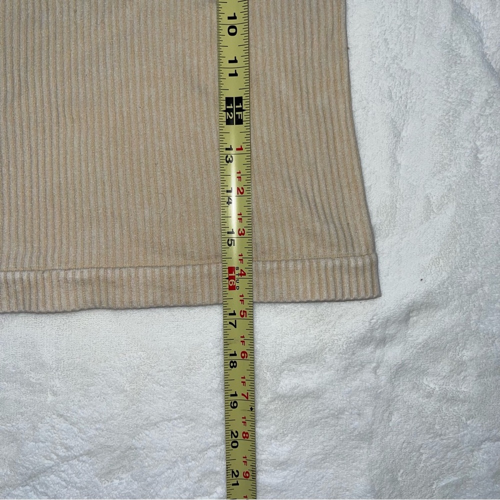 Tan Ribbed Crop Top - Picture 3 of 4